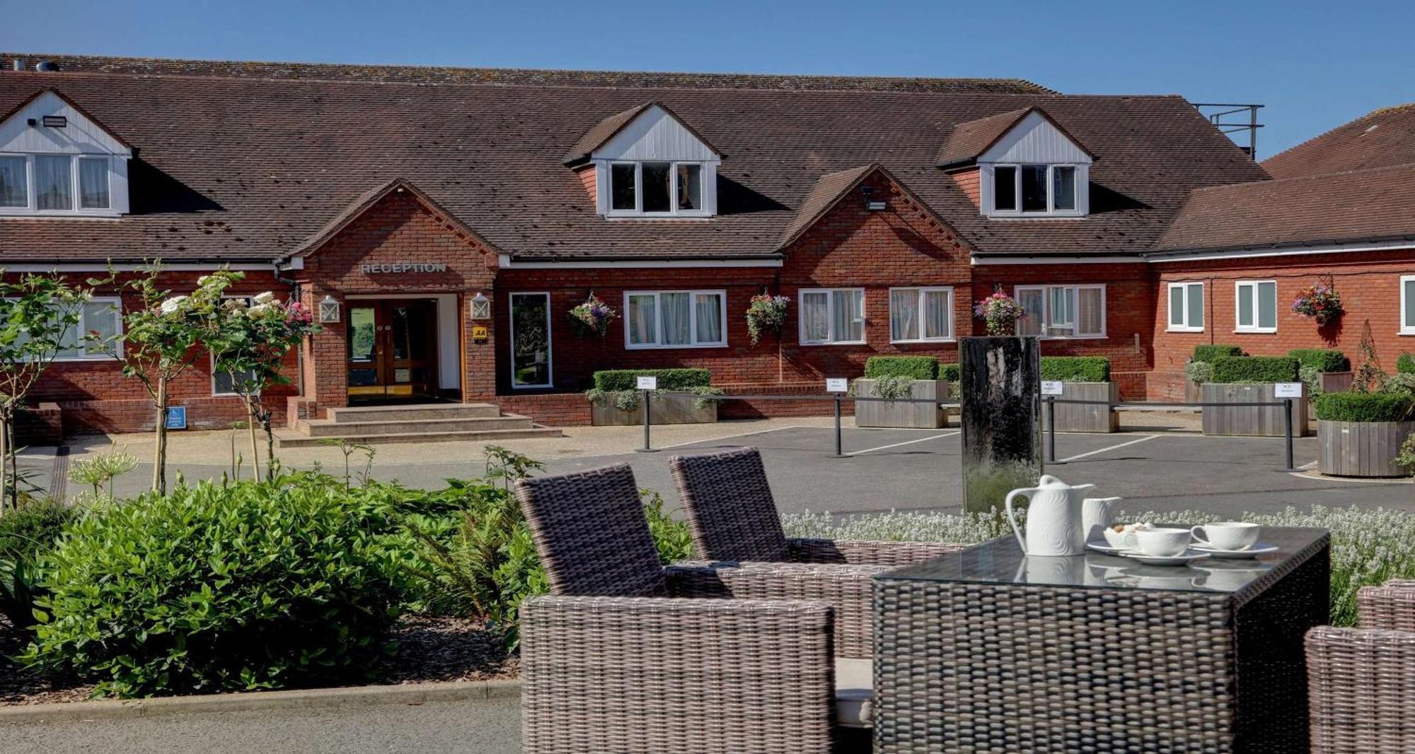 Windmill Village Hotel, Golf Club & Spa, BW Signature Collection Coventry Bagian luar foto